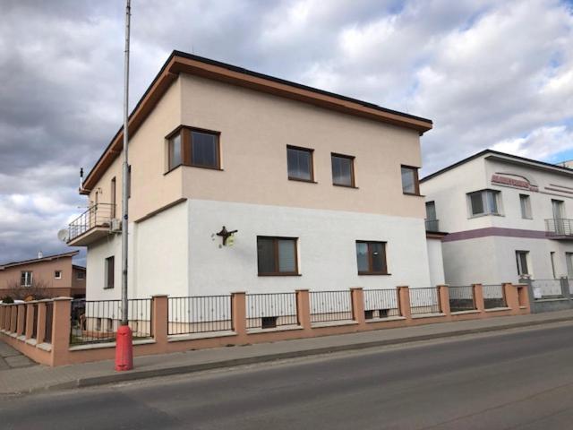 Apartman Matko Levice Exteriör bild