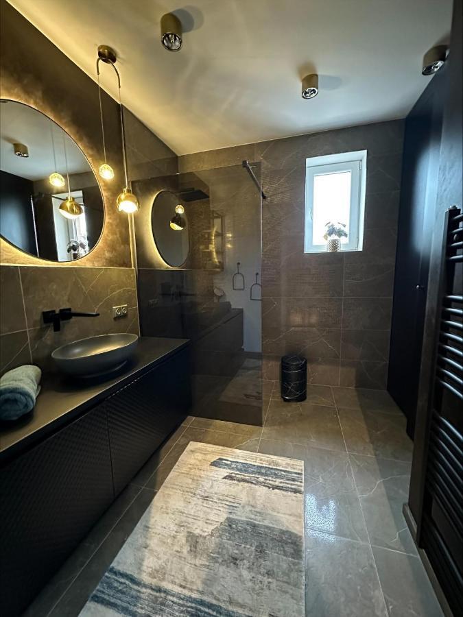 Apartman Matko Levice Exteriör bild